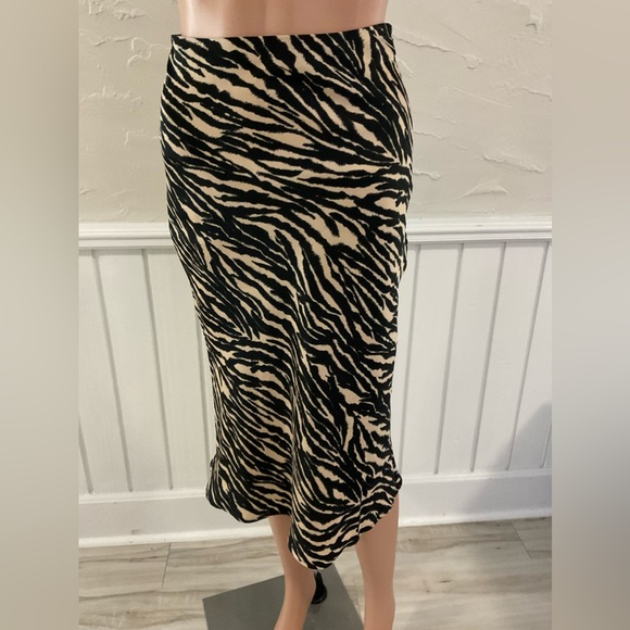 H&M NWT animal patterned skirt - Picture 1 of 3